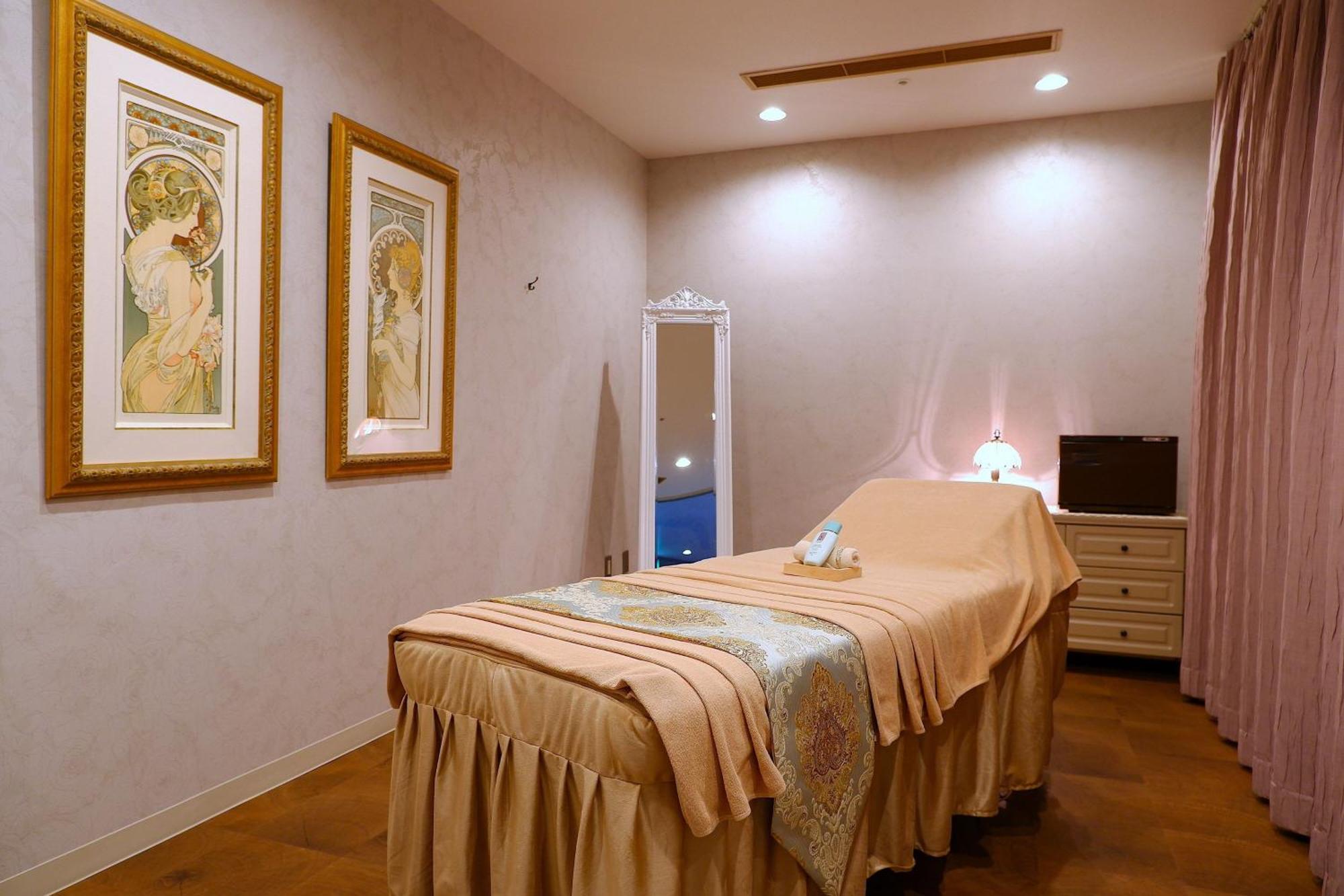 Sheraton Grande Tokyo Bay Hotel Urayasu Dış mekan fotoğraf A massage bed