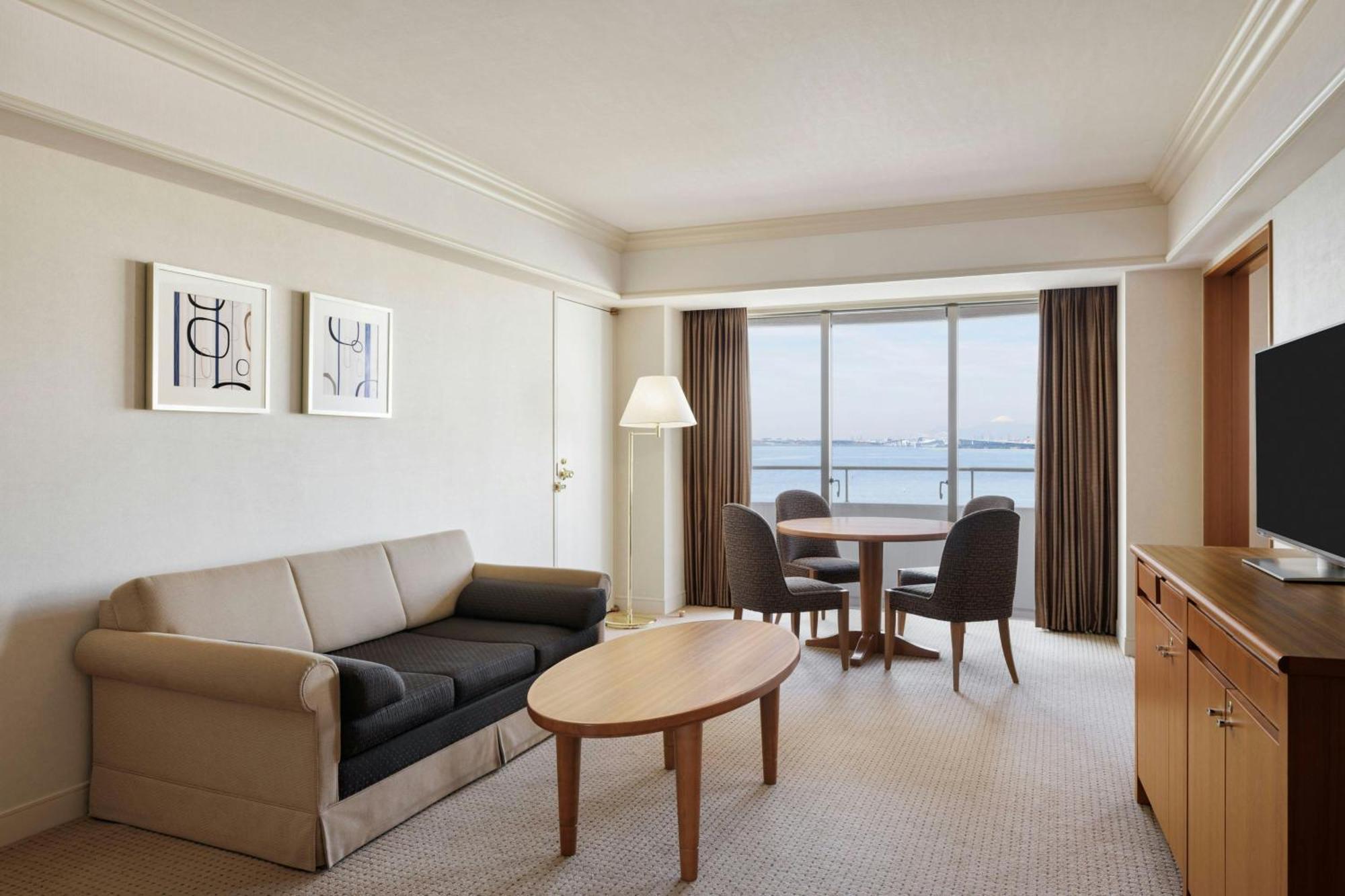 Sheraton Grande Tokyo Bay Hotel Urayasu Dış mekan fotoğraf A suite at the hotel