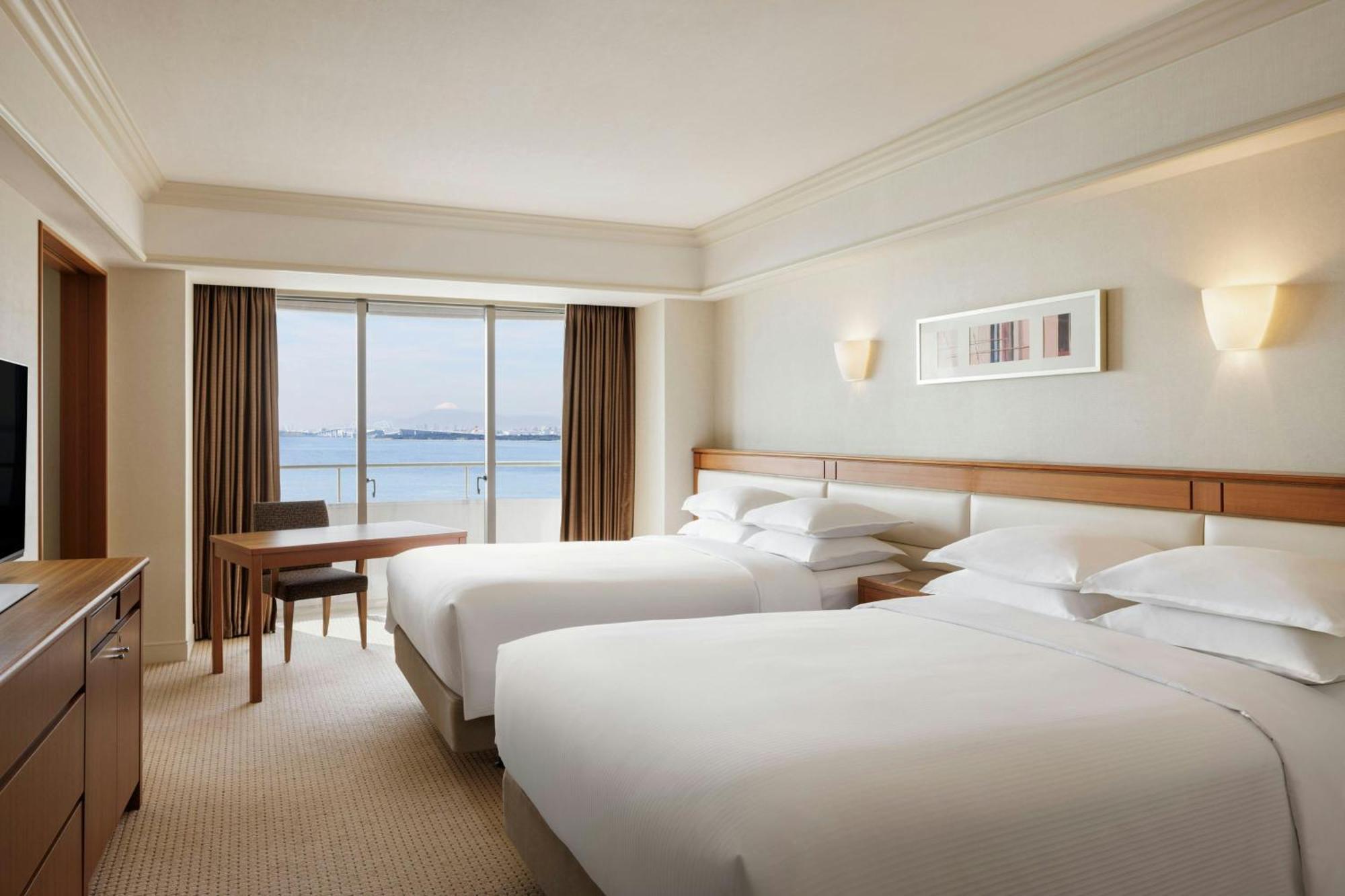 Sheraton Grande Tokyo Bay Hotel Urayasu Dış mekan fotoğraf A room at the hotel