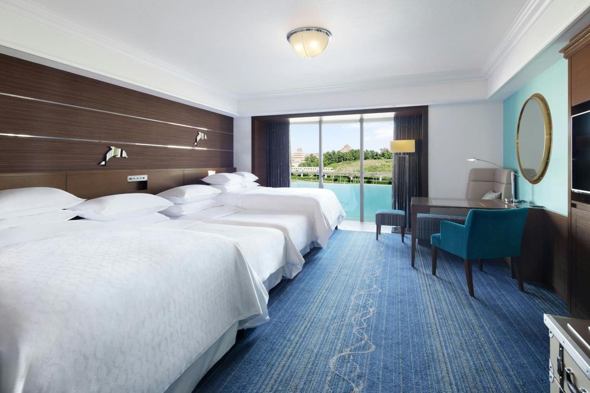 Sheraton Grande Tokyo Bay Hotel Urayasu Dış mekan fotoğraf A guest room at the Hilton Garden Inn